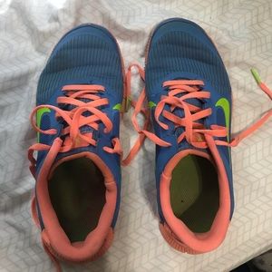 Women’s nike tennis shoes